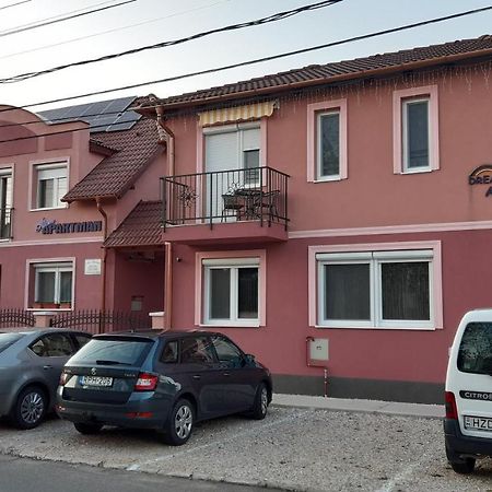 Alom Apartman Hajdúszoboszló Екстериор снимка