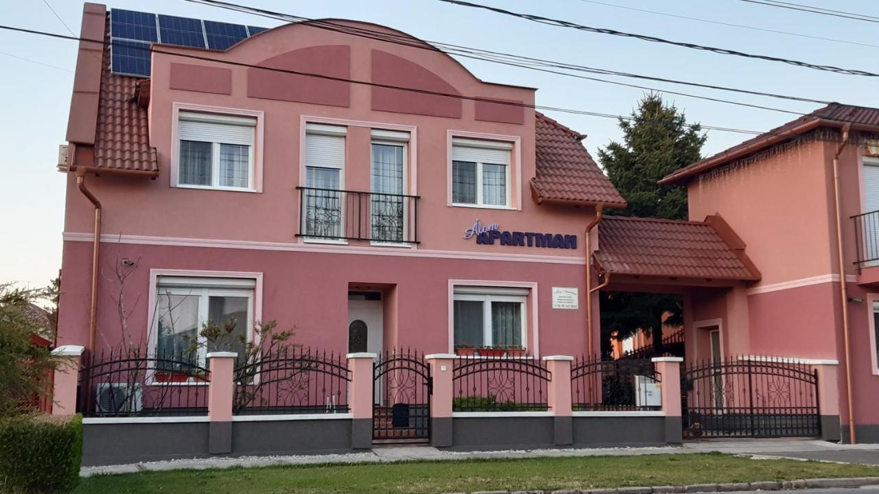 Alom Apartman Hajdúszoboszló Екстериор снимка