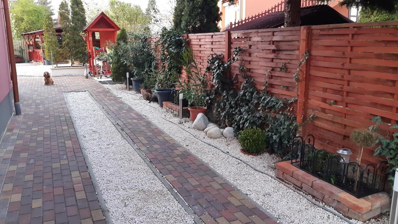 Alom Apartman Hajdúszoboszló Екстериор снимка