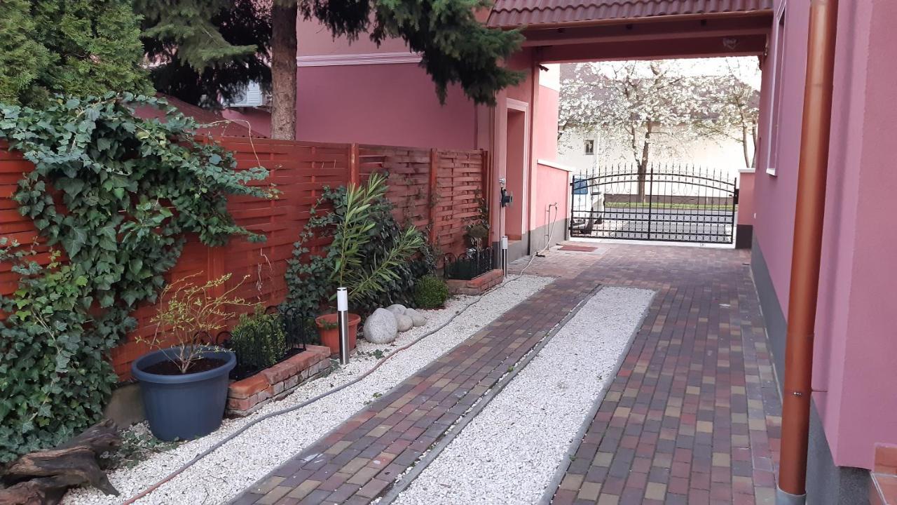 Alom Apartman Hajdúszoboszló Екстериор снимка