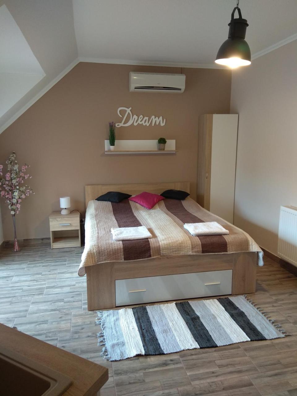 Alom Apartman Hajdúszoboszló Екстериор снимка