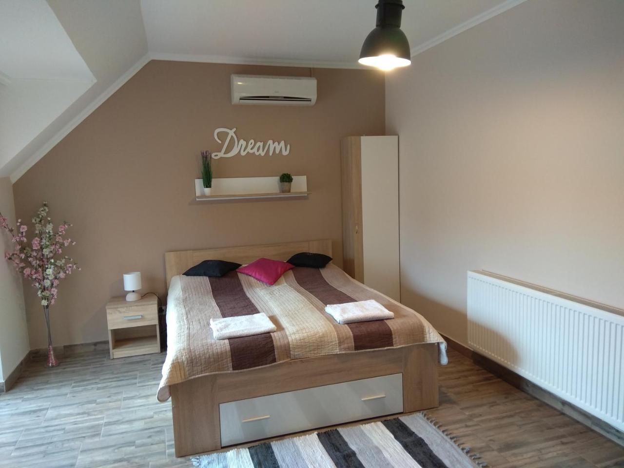 Alom Apartman Hajdúszoboszló Екстериор снимка